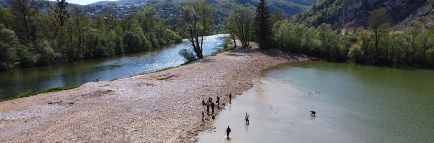 Bande de terre entourée par un cours d'eau | Equo Vivo - Nous connaître